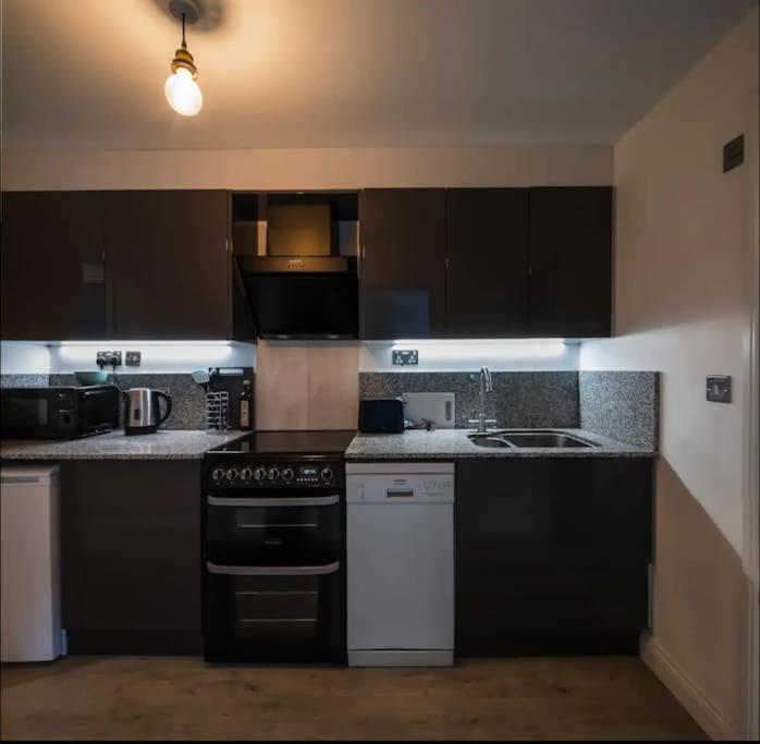 Spacious 2 Bedroom Apartment Near Seafront Penzance Exterior foto